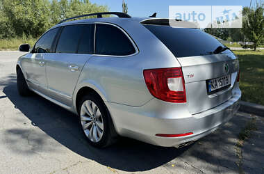 Універсал Skoda Superb 2012 в Звягелі