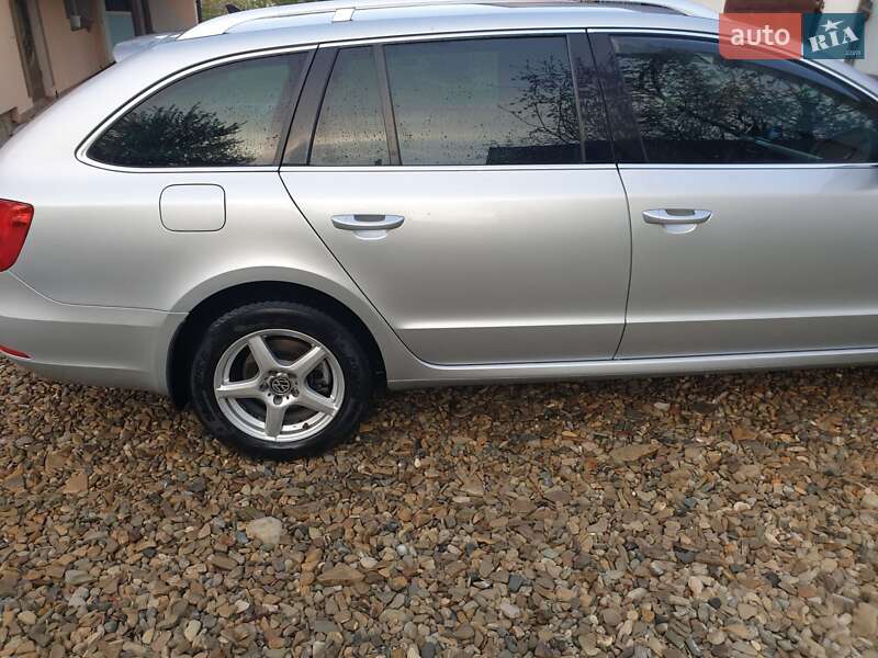 Універсал Skoda Superb 2010 в Старому Самборі