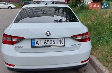 Лифтбек Skoda Superb 2015 в 