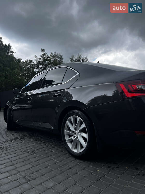 Лифтбек Skoda Superb 2017 в Кривом Роге