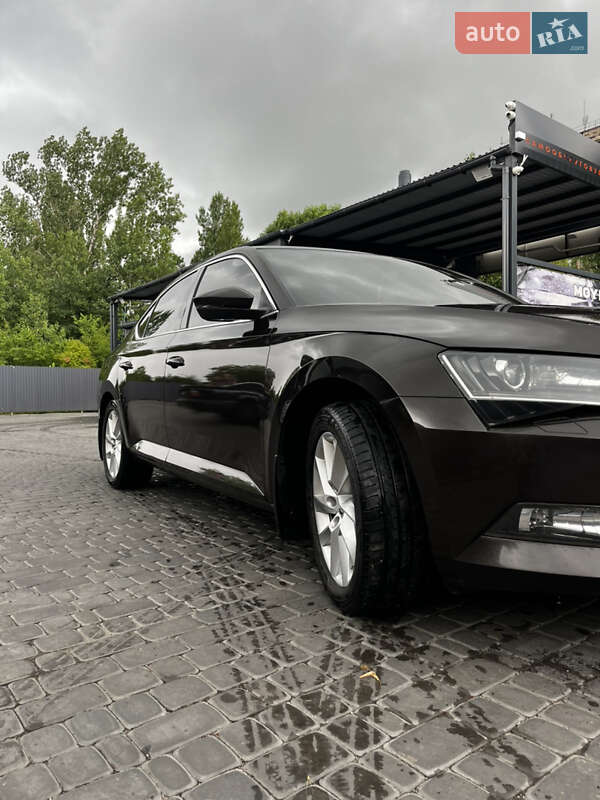 Лифтбек Skoda Superb 2017 в Кривом Роге