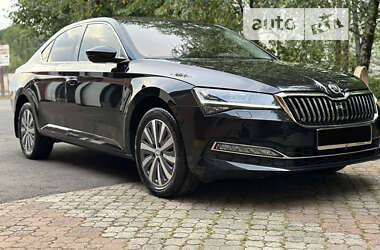 Лифтбек Skoda Superb 2022 в 