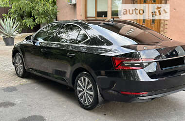 Лифтбек Skoda Superb 2022 в 