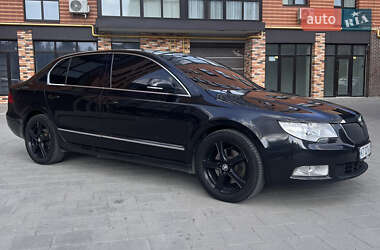Лифтбек Skoda Superb 2011 в 
