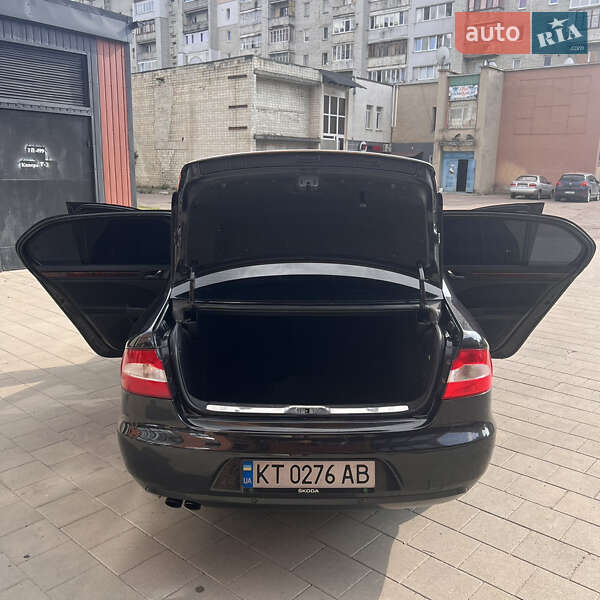Лифтбек Skoda Superb 2011 в Калуше
