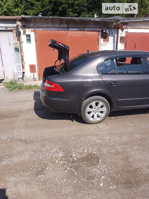 Лифтбек Skoda Superb 2011 в Тернополе
