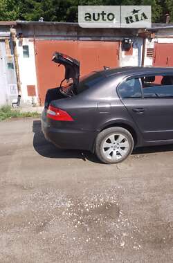 Лифтбек Skoda Superb 2011 в 
