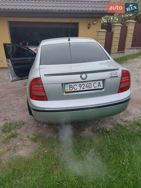 Лифтбек Skoda Superb 2003 в Львове