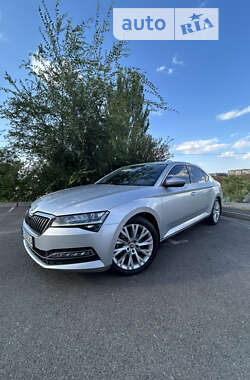 Лифтбек Skoda Superb 2022 в 
