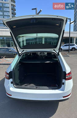 Універсал Skoda Superb 2017 в Дніпрі