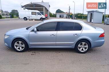 Лифтбек Skoda Superb 2011 в 