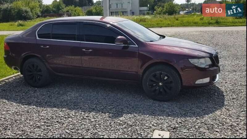 Лифтбек Skoda Superb 2012 в Староконстантинове