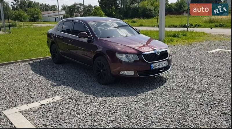 Лифтбек Skoda Superb 2012 в Староконстантинове
