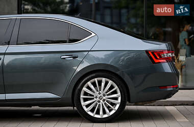Лифтбек Skoda Superb 2016 в 