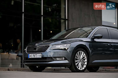 Лифтбек Skoda Superb 2016 в 