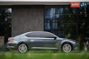 Лифтбек Skoda Superb 2016 в 