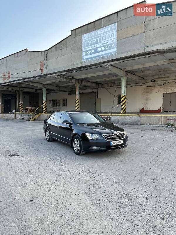 Лифтбек Skoda Superb 2014 в Львове
