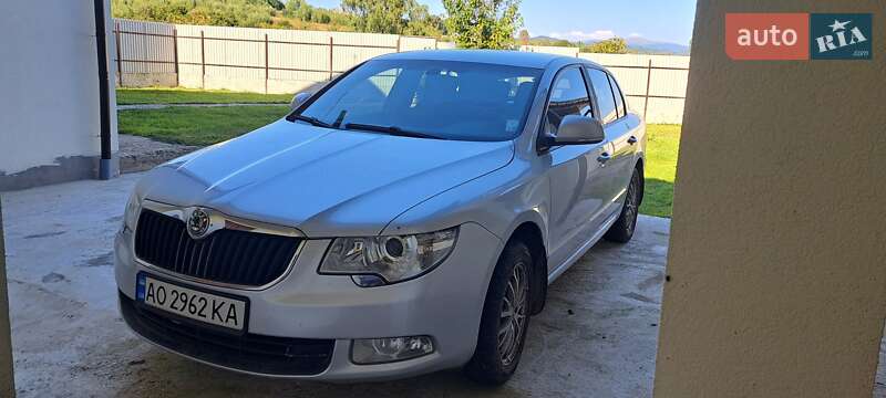 Лифтбек Skoda Superb 2011 в 