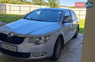Лифтбек Skoda Superb 2011 в 