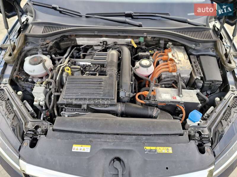 Универсал Skoda Superb 2020 в Вараше