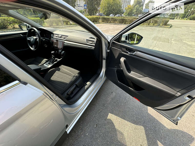 Универсал Skoda Superb 2019 в Киеве