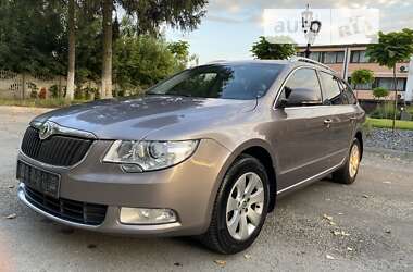 Універсал Skoda Superb 2011 в Звягелі