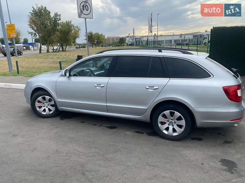 Универсал Skoda Superb 2012 в Киеве