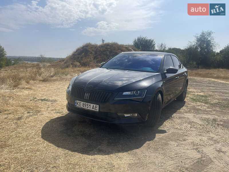 Лифтбек Skoda Superb 2015 в 