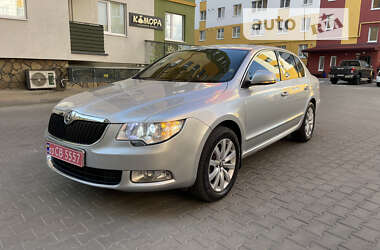 Лифтбек Skoda Superb 2010 в Луцке