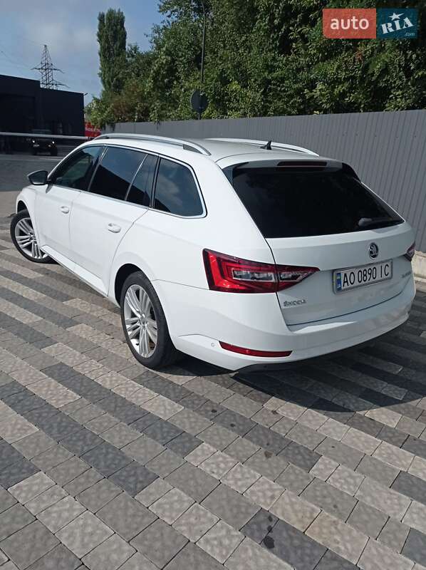 Универсал Skoda Superb 2016 в Ужгороде