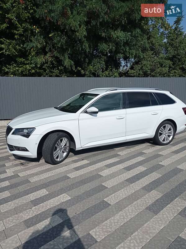 Универсал Skoda Superb 2016 в Ужгороде