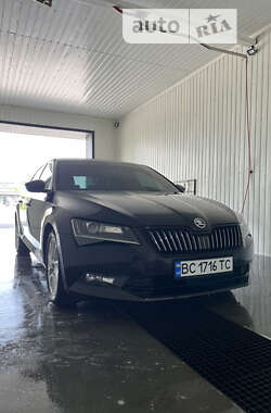 Лифтбек Skoda Superb 2015 в 
