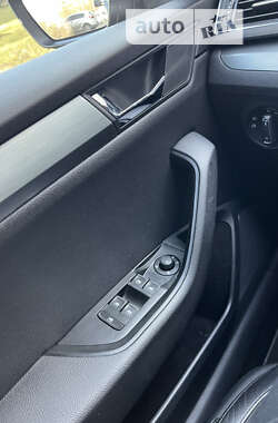 Лифтбек Skoda Superb 2015 в 