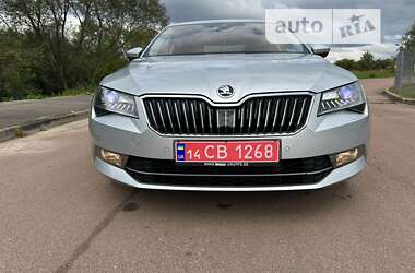 Лифтбек Skoda Superb 2016 в Долине