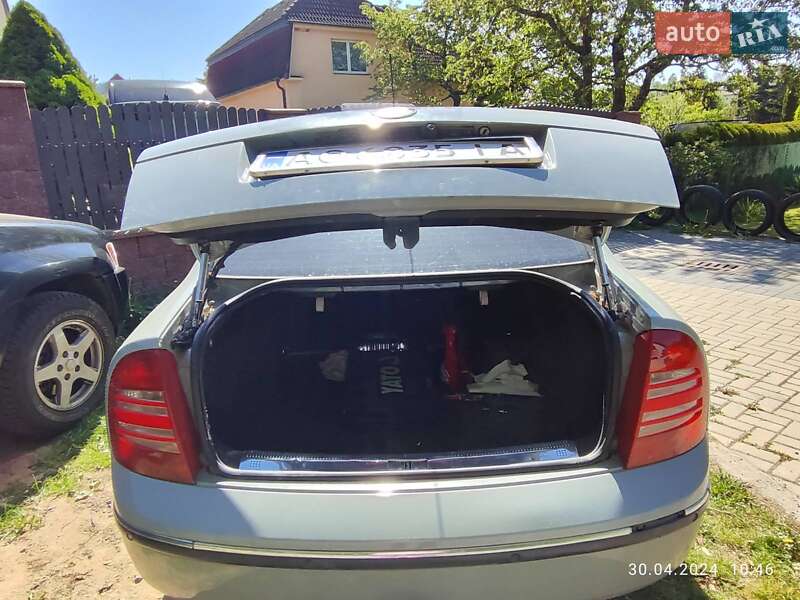 Лифтбек Skoda Superb 2004 в Сваляве