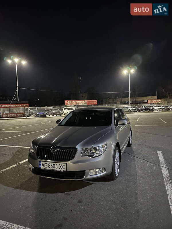Ліфтбек Skoda Superb 2010 в Дніпрі