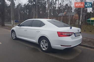 Лифтбек Skoda Superb 2016 в 