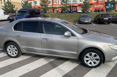 Лифтбек Skoda Superb 2012 в 