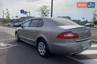 Лифтбек Skoda Superb 2012 в 