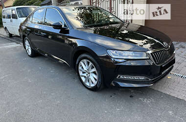 Лифтбек Skoda Superb 2022 в 