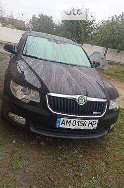 Універсал Skoda Superb 2011 в Звягелі