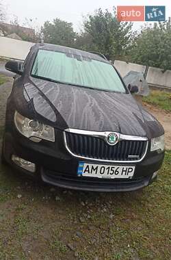 Универсал Skoda Superb 2011 в Звягеле