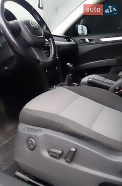 Лифтбек Skoda Superb 2011 в 