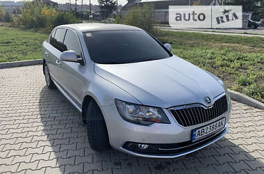 Лифтбек Skoda Superb 2015 в 
