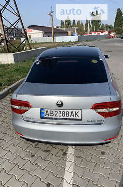 Лифтбек Skoda Superb 2015 в 