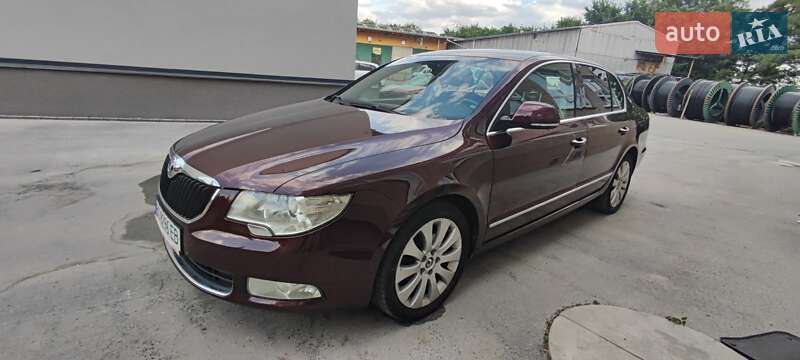 Лифтбек Skoda Superb 2010 в Бучаче