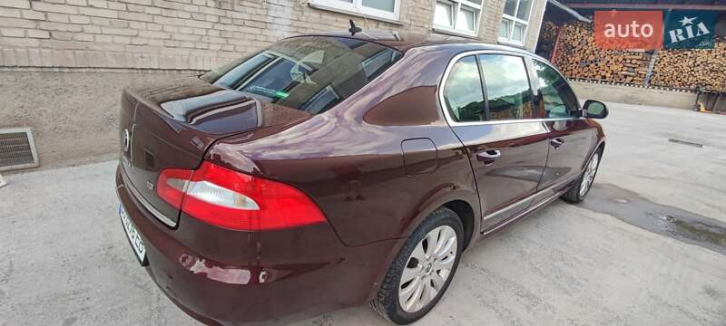 Лифтбек Skoda Superb 2010 в Бучаче