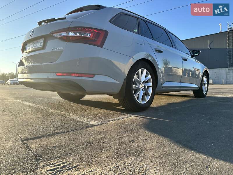 Универсал Skoda Superb 2017 в Ирпене