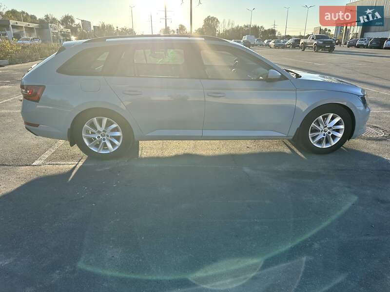 Универсал Skoda Superb 2017 в Ирпене