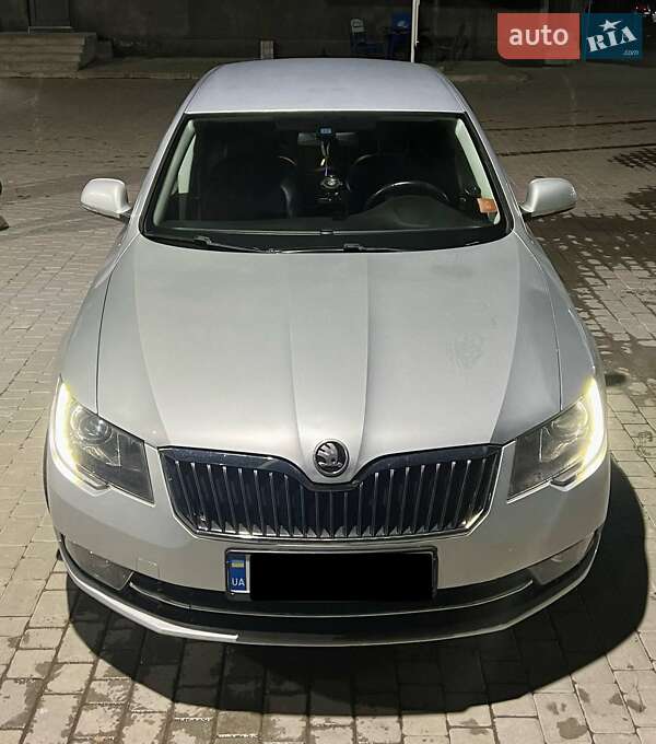 Лифтбек Skoda Superb 2015 в 